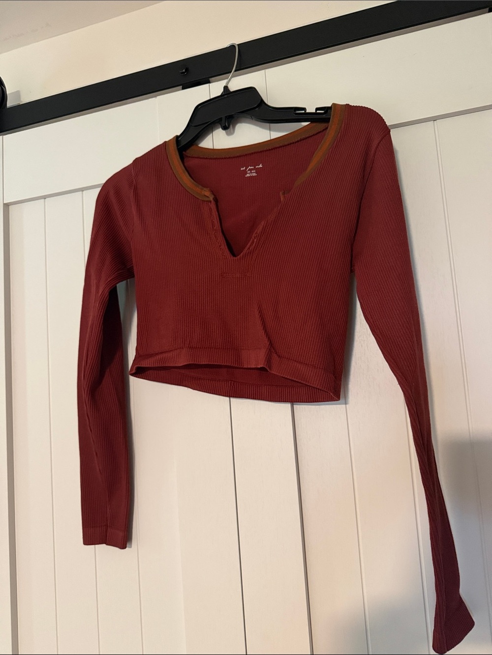 Ribbed V-Neck Cropped Long-Sleeve Top - Rust with Ochre Trim